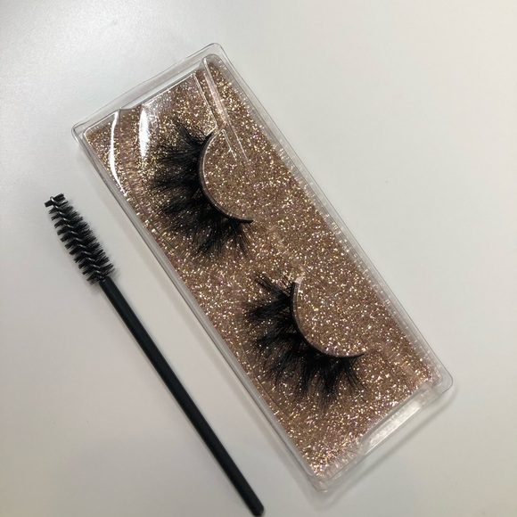 Eyelashes - Picture 1 of 2